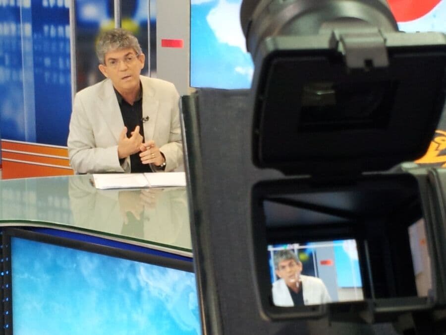 Internautas acusam governador da PB de preconceito e de chamá-los de favelados