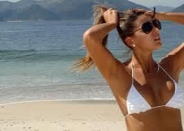 Mari Paraíba ganha músculos após ida para praia: 'Areia modela o corpo'