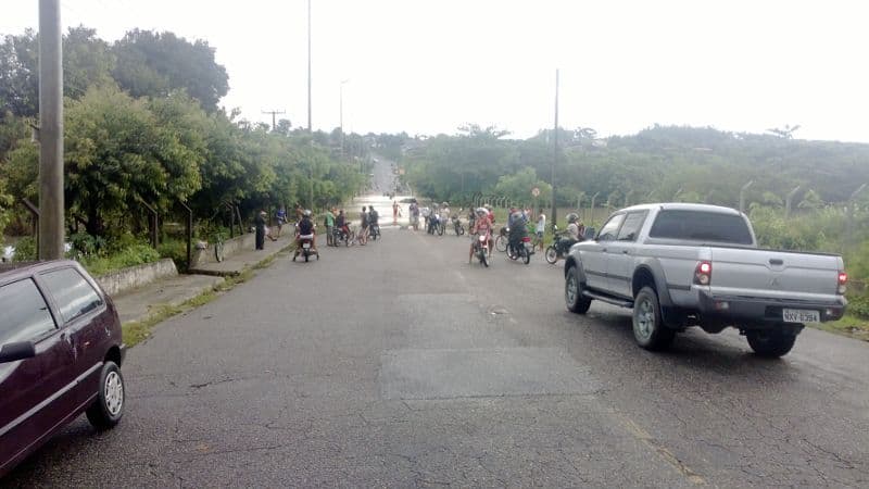 Rio Cuiá transborda e impede acesso ao Valentina Figueiredo por Mangabeira