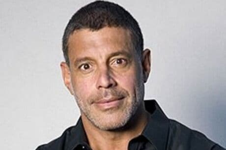 Alexandre Frota revela beijo em ator da Globo: “Beijar homem não é problema"