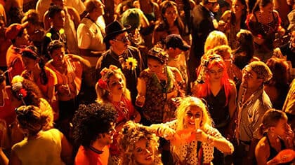 Bloco mais irreverente da Capital desfilasexta; Cafuçu comemora 25 anos de estilo