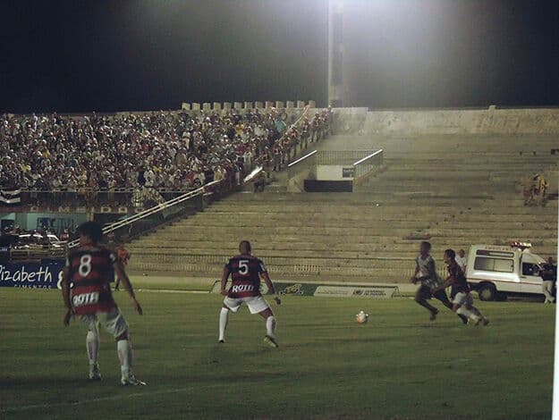 Jogando em casa, Botafogo-PB vence o Campinense por 1 a 0 no Almeidão