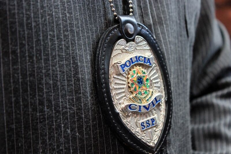 Jovem é morto a tiros por grupo armado no bairro do Rangel