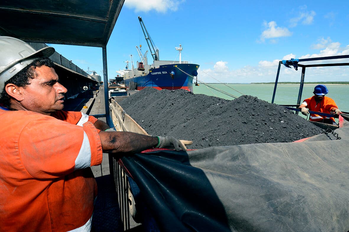 Elizabeth Cimentos recebe coque de petróleo para iniciar operação da fábrica