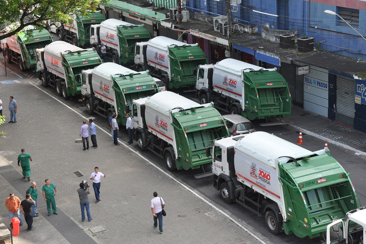 Prefeitura renova toda a frota de compactadores da Emlur