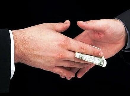 Crença em 'jeitinho' para driblar lei é maior entre mais ricos e escolarizados