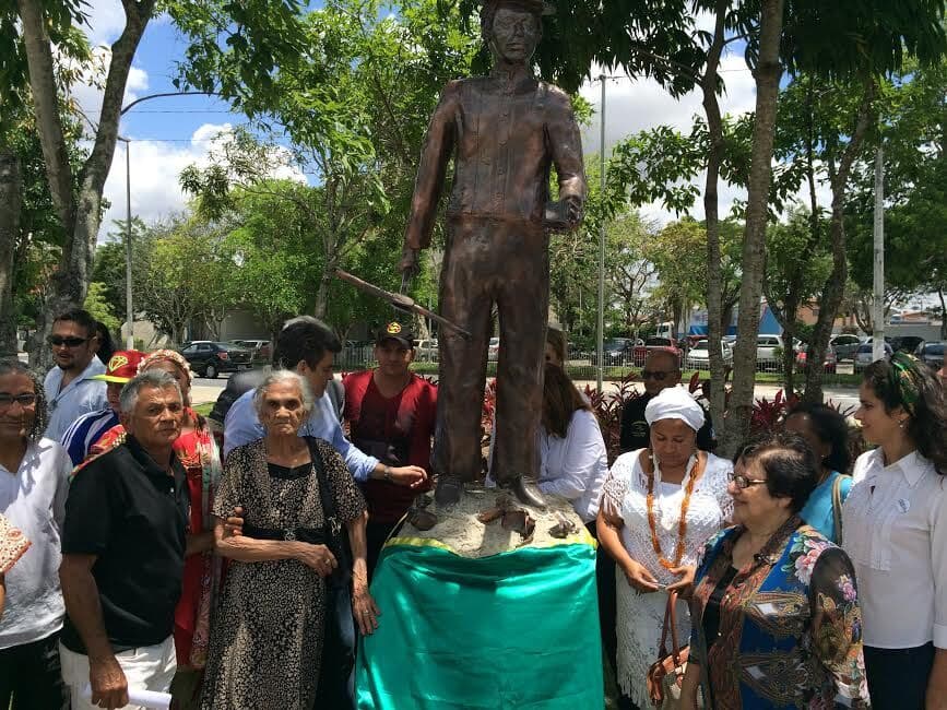 Ronaldo Filho entrega monumento que homenageia líder da revolução Quebra-Quilos