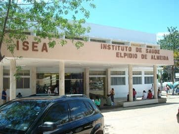 Bebê que nasceu com dois pênis e dois ânus é submetido a cirurgia