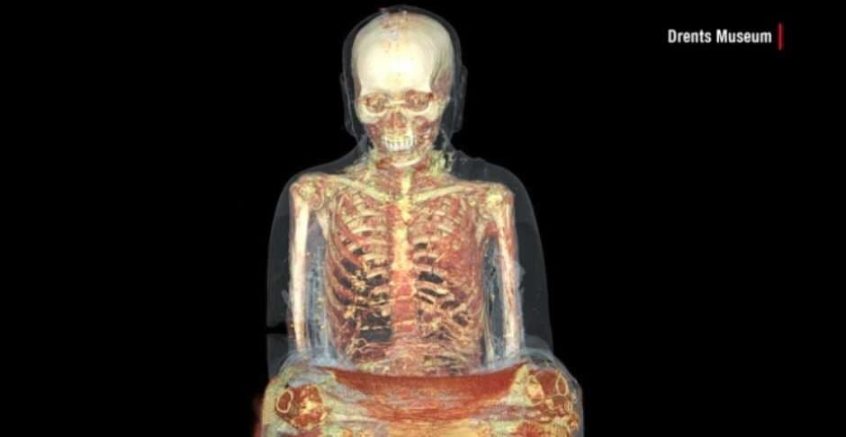 Raio-x revela monge mumificado dentro da estátua de buda
