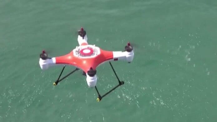 Drone ‘anda’ sobre a água, faz filmagens ao vivo e transporta objetos