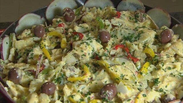 Aprenda a fazer salada de bacalhau com batata doce