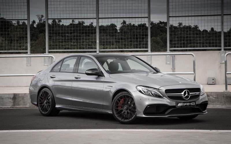 Mercedes lança C63 AMG S no Brasil