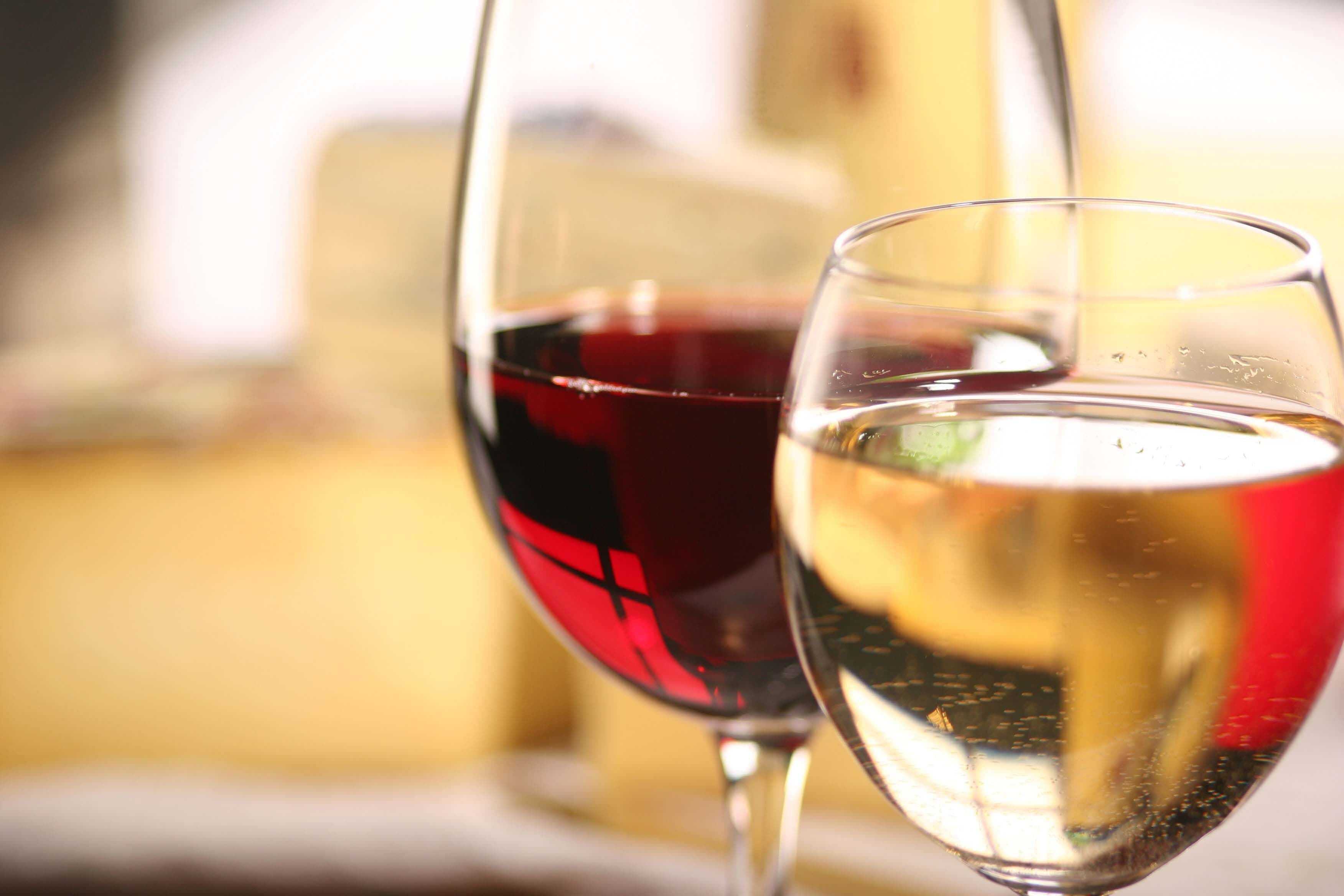Promotor ajuíza ação contra empresa Coroa de Patos pela venda de vinho falsificado