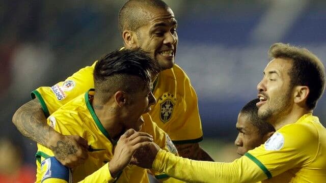 Com gol e assistência, Neymar decide, e Brasil vence Peru na estreia