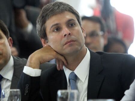 Propina irriga conta de Lindbergh Farias em R$ 10 milhões, denuncia Isto É