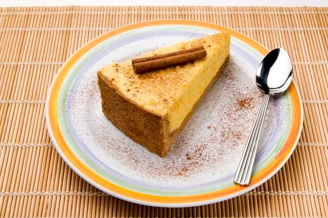 Surpreenda com torta de milho que parece cheesecake