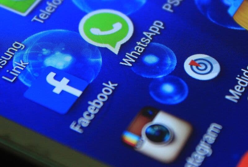 Whatsapp sobre trabalho pode dar demissão ou até hora extra; confira regras