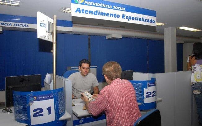 Aposentados do INSS que ganham mais que o mínimo começam a receber 13º