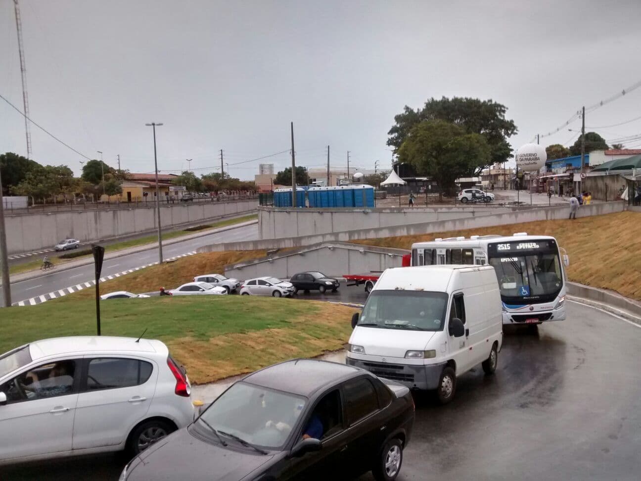 Obra de drenagem vai interditar por 30 dias trecho de avenida que dá acesso ao Mangabeira Shopping, nos Bancários