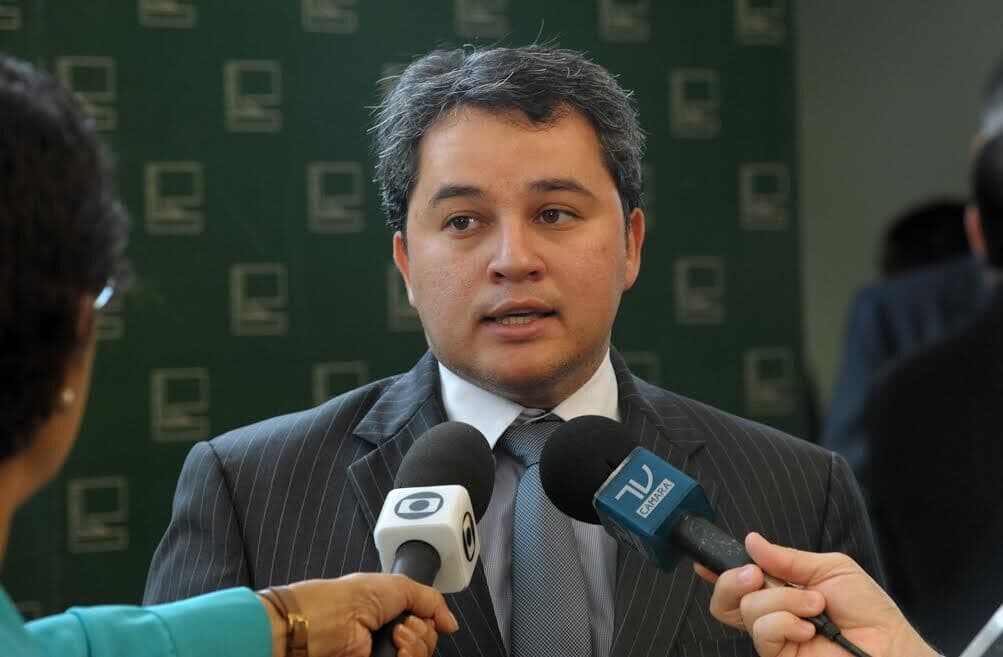 Senador Efraim Filho não descarta concorrer ao Governo da Paraíba: "oposição sairá fortalecida após Eleições 2024"