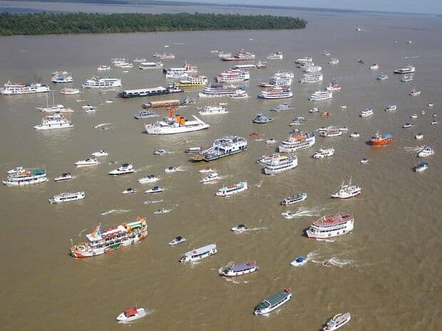 Círio de Nazaré, no Pará, tem romarias em terra e na água