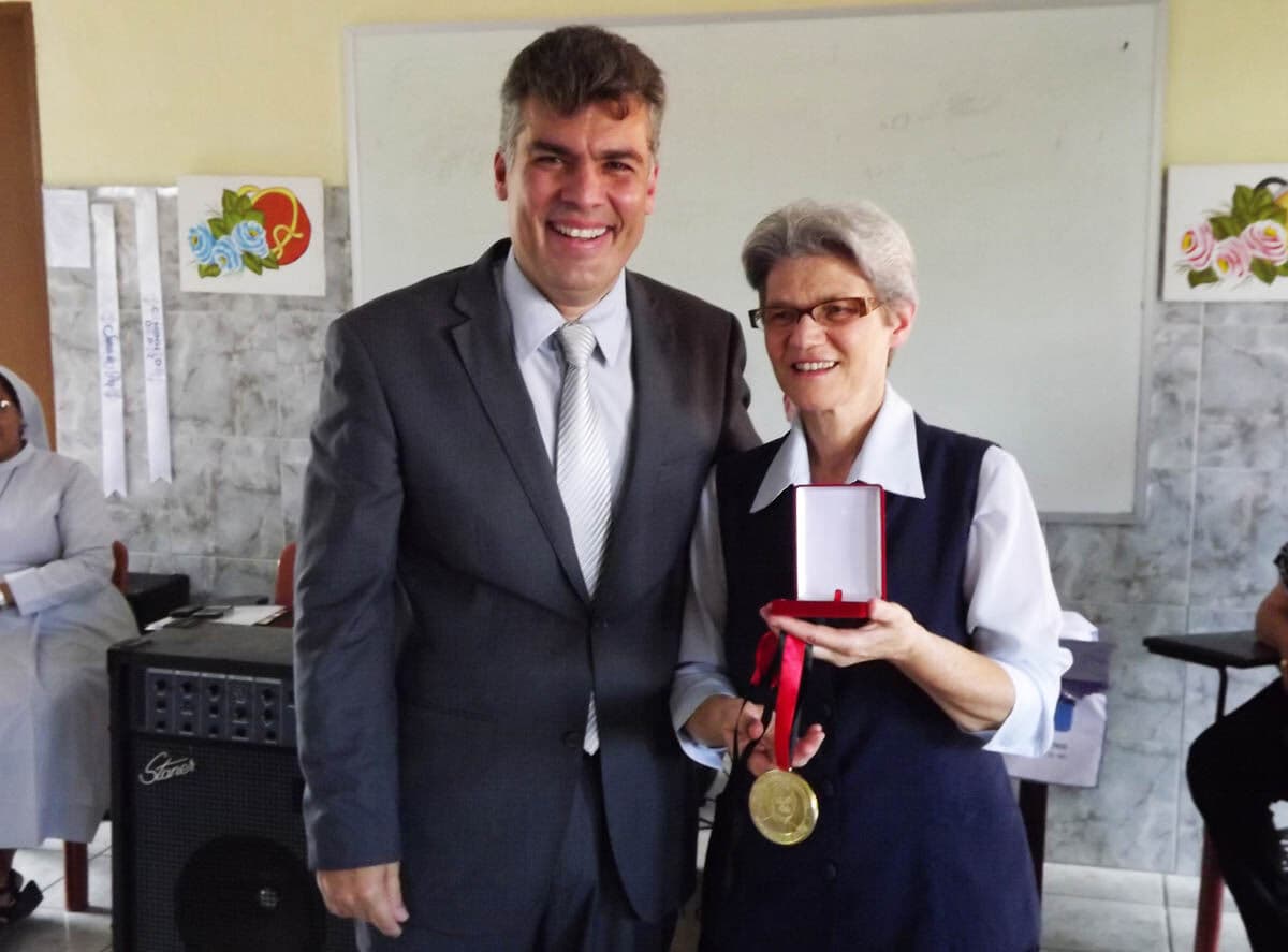 Irmã Terezinha Tortelli recebe homenagem da CMJP