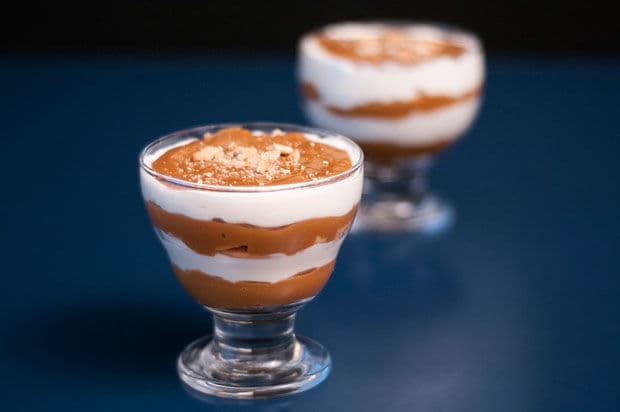 Aprenda a preparar um delicioso pavê de doce de leite que não vai à geladeira