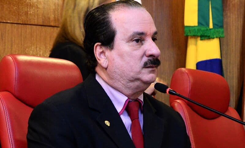 Presidente da CMJP homenageia pastores da 1ª Igreja Congregacional de Cruz das Armas