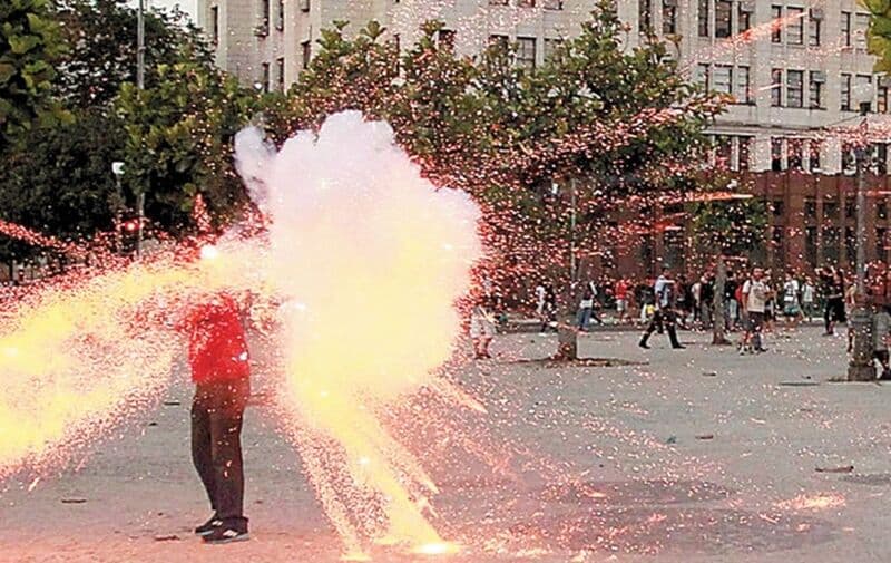 Cinegrafista atingido por rojão em protesto no Rio tem morte cerebral