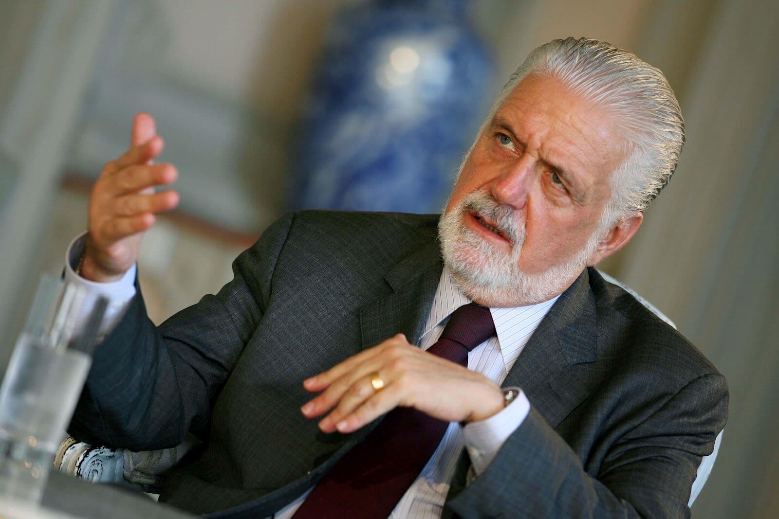 Ministro diz que governo cogita multa federal a donos de imóveis fechados