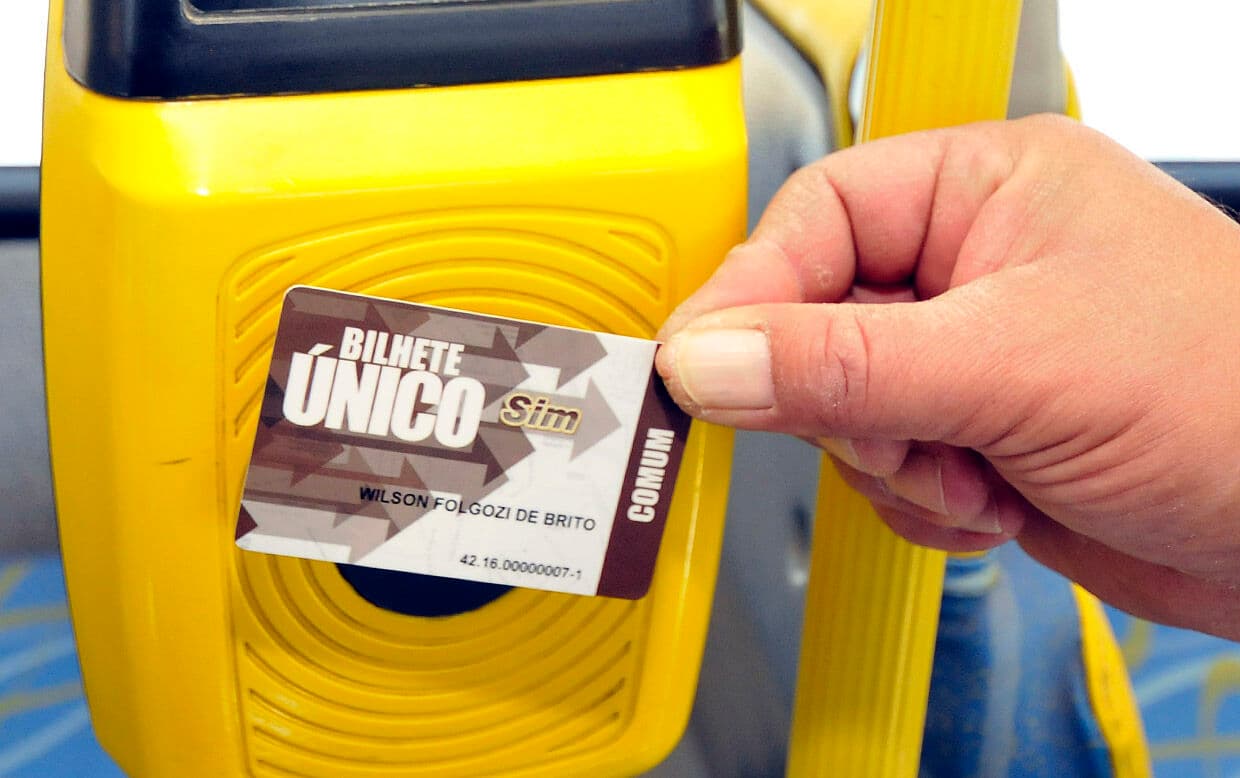 Em SP, passageiros poderão pagar corridas de Uber com cartão de ônibus