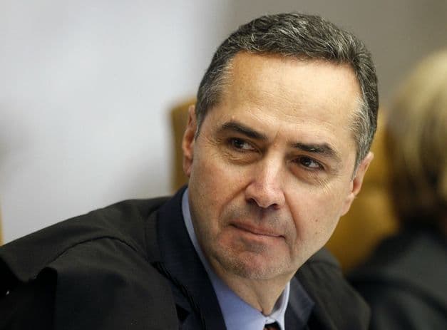 “Estamos enfrentando uma batalha de vida ou morte contra o obscurantismo, contra o extremismo”, diz Barroso