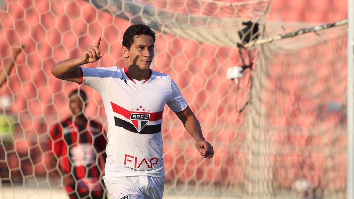 Kaká é cortado por lesão, e Dunga convoca Ganso, do São Paulo