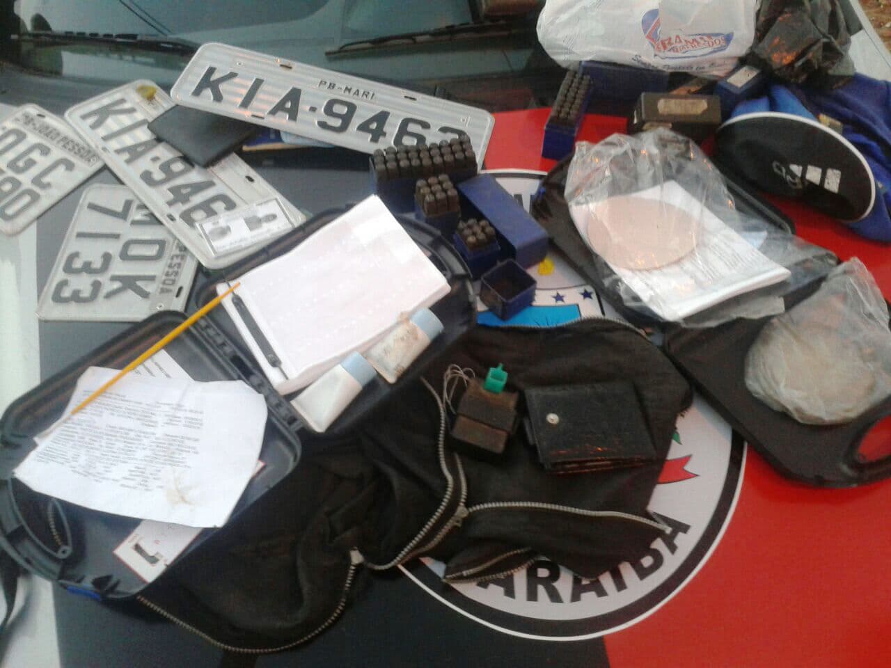 Oficina de clonagem de veículos é encontrada no bairro dos Novais