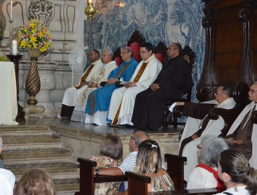 Em missa de despedida, Dom Aldo diz que está “saindo pela porta da frente”