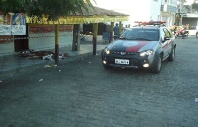 Homem é morto a facadas no Sertão da Paraíba e idoso é preso após tentar fugir para o RN