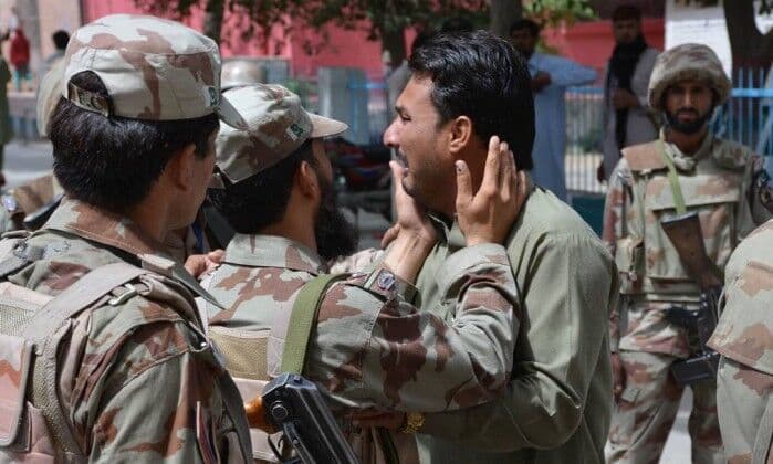 Homem-bomba mata ao menos 93 pessoas em hospital do Paquistão