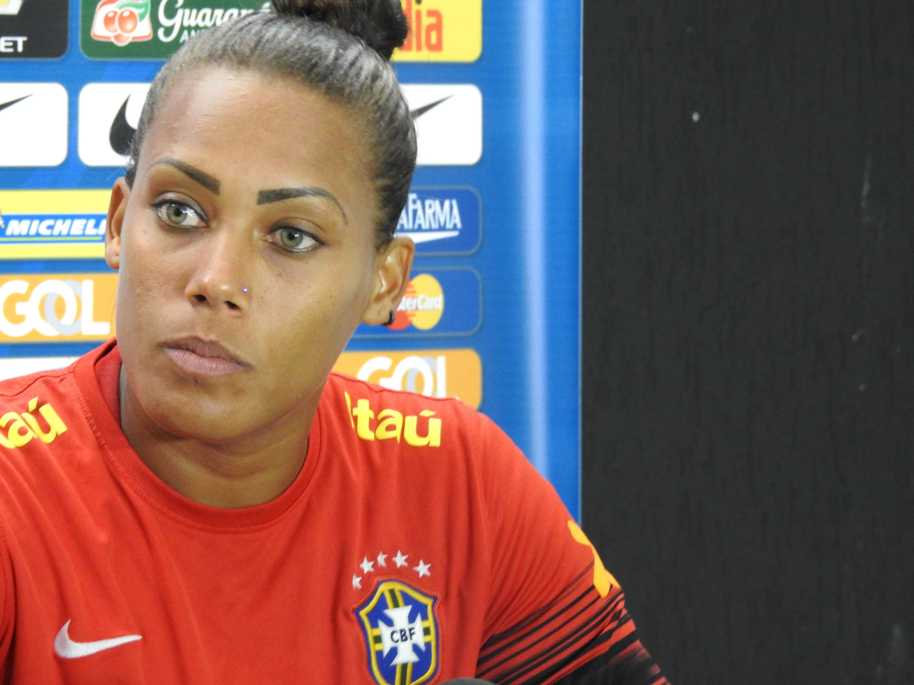 Goleira da Seleção Brasileira e ex-goleira do Belo, Bárbara é alvo de post racista na internet