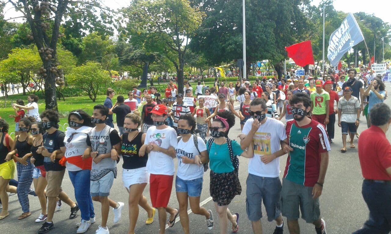 Desfile de 7 de setembro em João Pessoa é marcado por protestos contra Temer