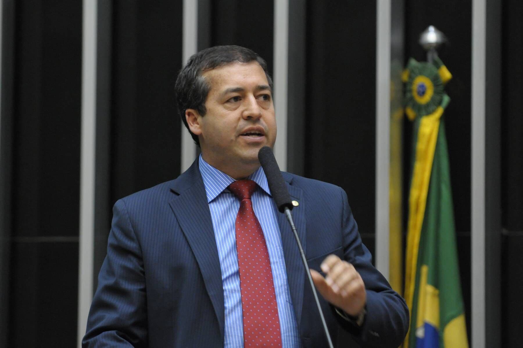 Ministro nega que governo vá elevar jornada para 12h por dia: "citei um exemplo hipotético"