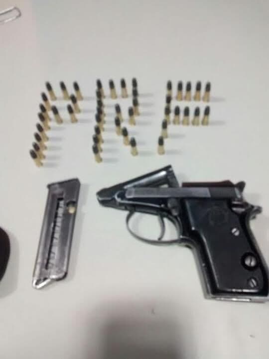 PRF prende duas pessoas e apreende armas no interior da Paraíba