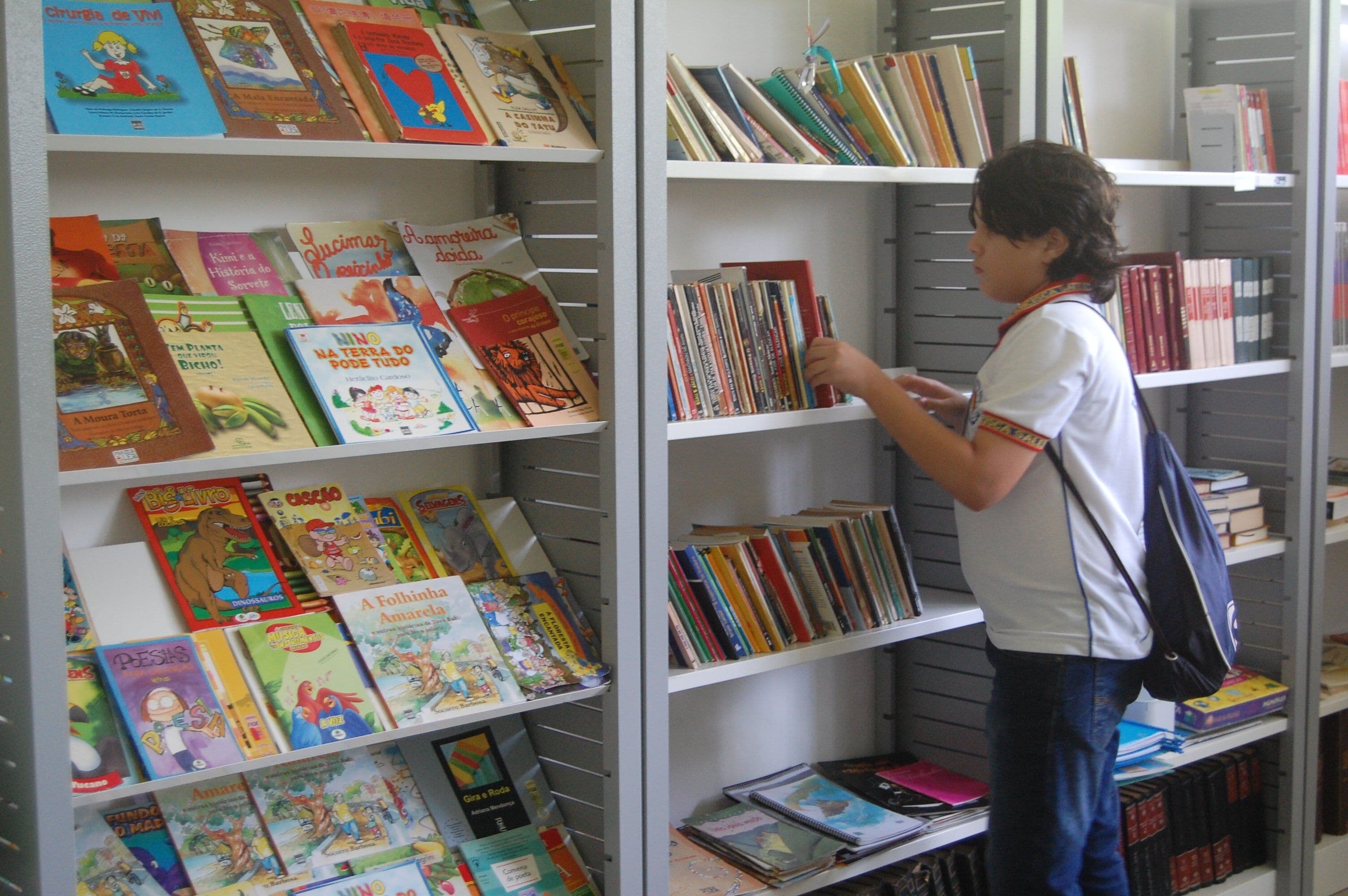 População pode doar ou pegar emprestado livros na Estação Cabo Branco