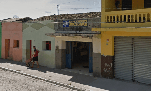 Bandidos tentam assaltar agência dos Correios e um morre durante troca de tiros com a polícia