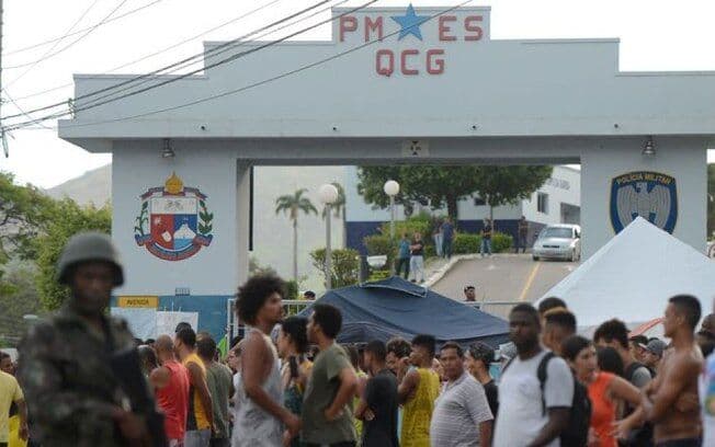 Governo do Espírito Santo anuncia acordo para volta de PMs ao trabalho