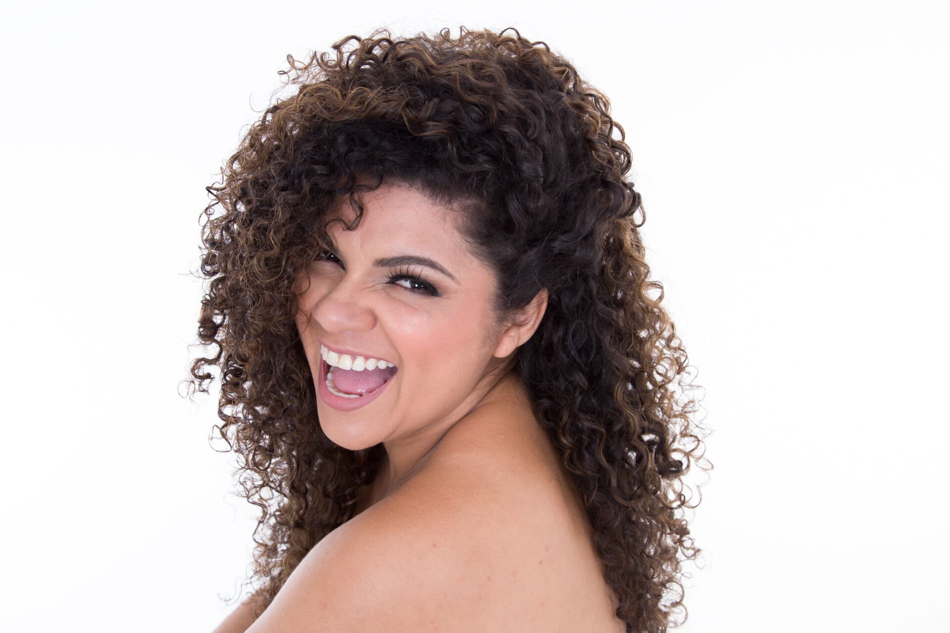 Projeto Oito em Ponto traz Khrystal nesta sexta na Usina Cultural