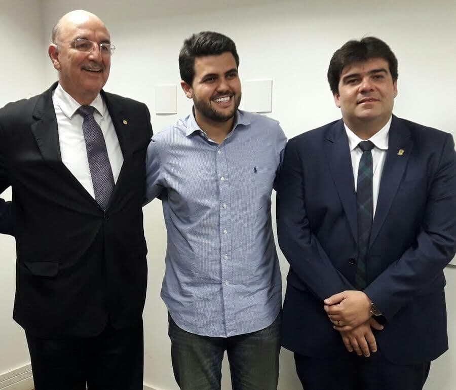 Em reunião com ministro, Eduardo Carneiro solicita implantação de “Creche do Idoso”