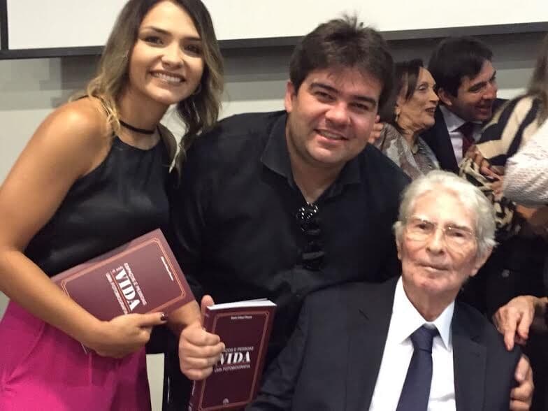 Vereador Eduardo Carneiro apresenta voto de pesar pelo falecimento do professor Flávio Colaço