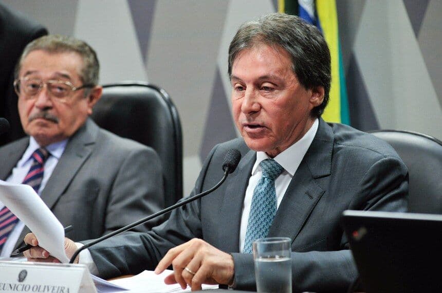 Eunício é internado em hospital de Brasília e Cássio pode assumir presidência do Senado