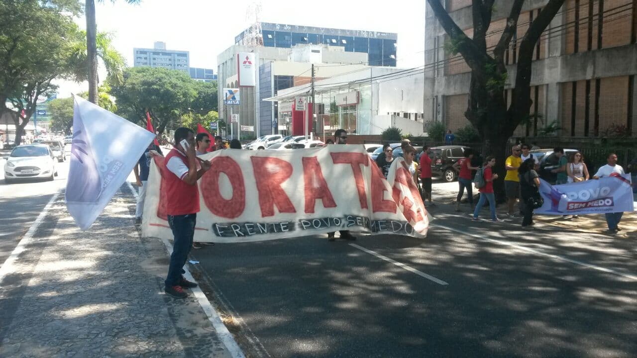Manifestação pede 'Fora Temer e Diretas Já' na Epitácio Pessoa