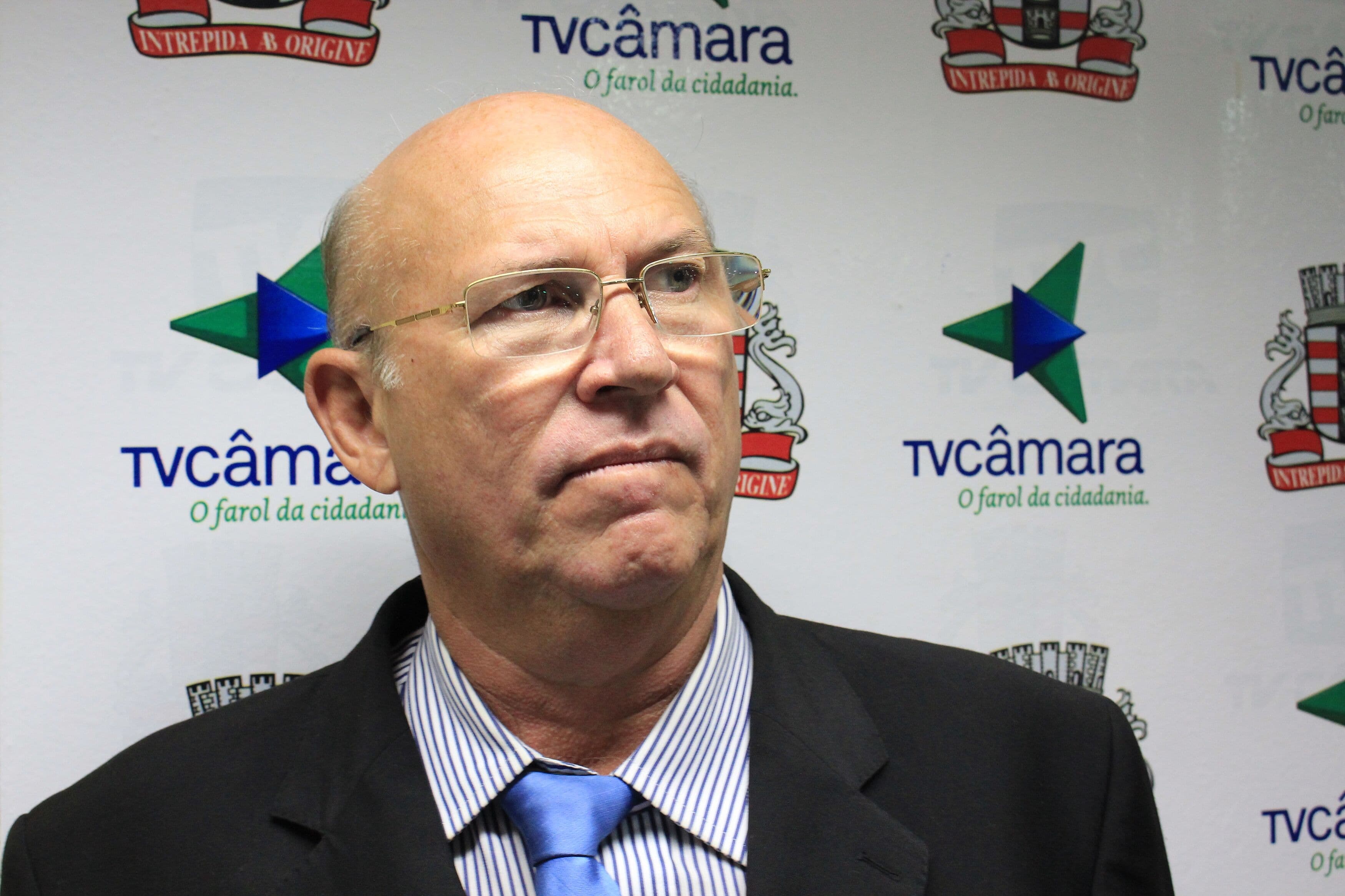 Ex-vereador de João Pessoa, Dr Luís Flávio é internado após sofrer AVC e bater carro